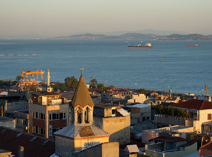 Voit nauttia näkymästä Marmaranmerelle asunnostasi Bakirkoyn alueella.